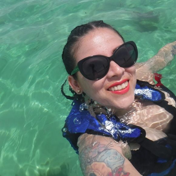 Isaac Mizrahi Sunglasses - Picture 8 of 8